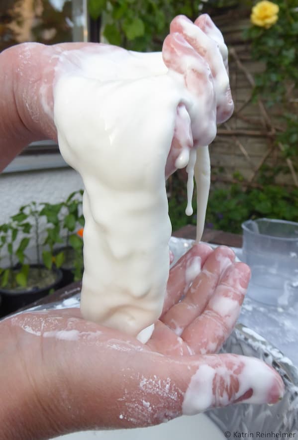 Oobleck ist zähflüssiger Schleim.