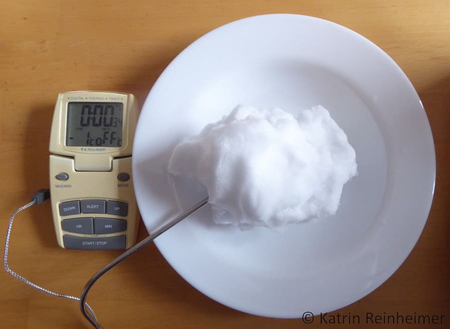 Temperatur von Schnee Die Temperatur des Schnees beträgt -1°C.