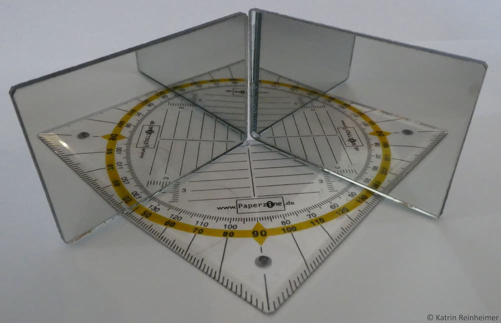 Winkelspiegel mit 90° Öffnungswinkel. Winkelspiegel mit 90° Öffnungswinkel.