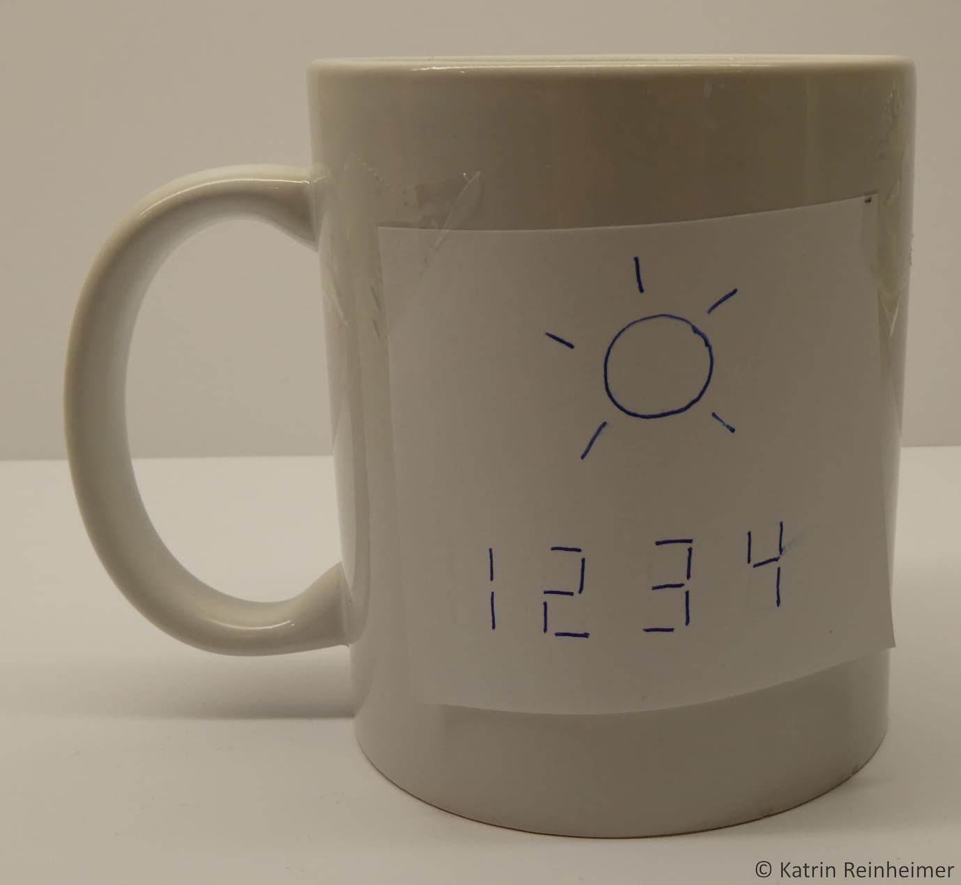 Nach kurzer Zeit ist die thermochrome Tinte unsichtbar.