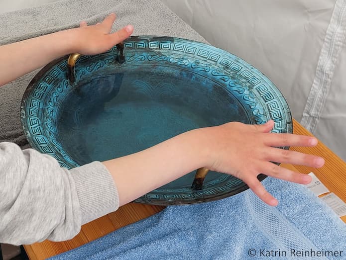Eine etwas kleinere Wasserspringschale. Eine etwas kleinere Wasserspringschale.